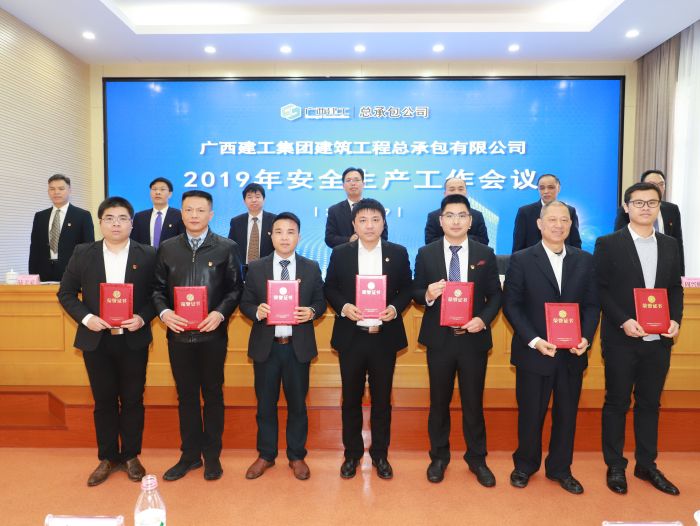 1552303301113741.jpg 表扬先进.jpg