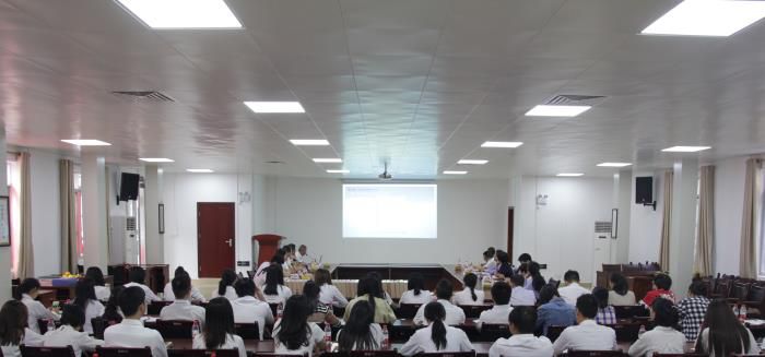 8�ۻ��ֳ������������˲ӱ� ��700.jpg