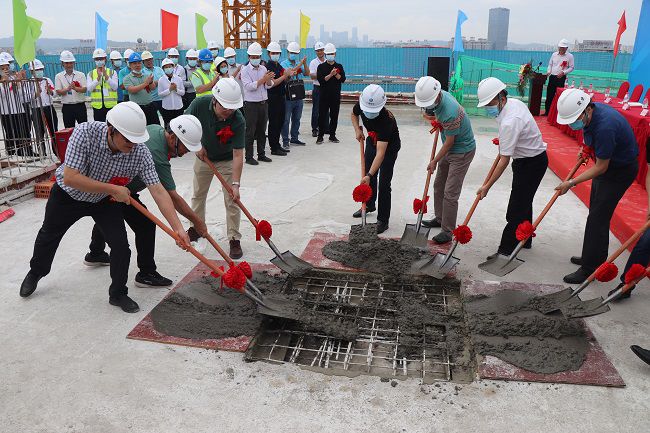 ���ڳ��α�һͬΪ�ⶥ�����������������ϴ� �㣨��ͼ��.jpg