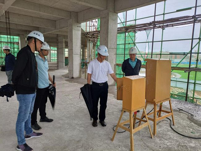 �����´��ӵ�������ҵְҵ����ѧԺ��Ŀ����������׿� �㣨��ͼ��.jpg