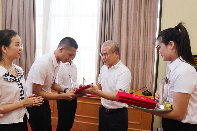 ������Ϊ��ְ���佱�����������ϴ� �㣨��ͼ��.jpg