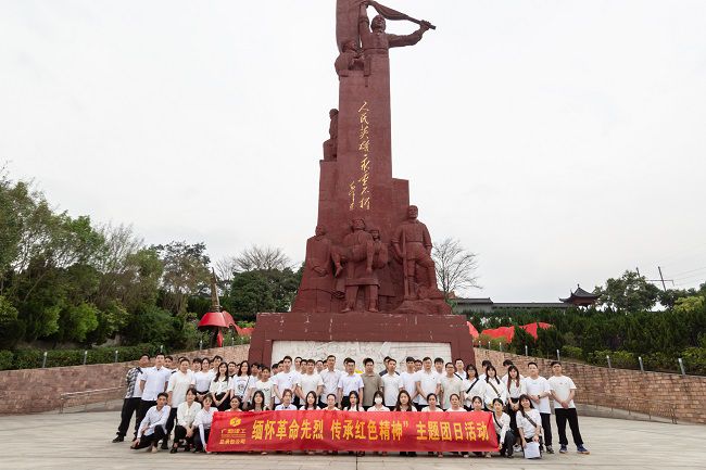 1712453982118698.jpg 合影留念(修图).jpg